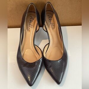 Abella True Comfort Women’s shoes. Pointed-Toe Snakeskin Pattern - EUC